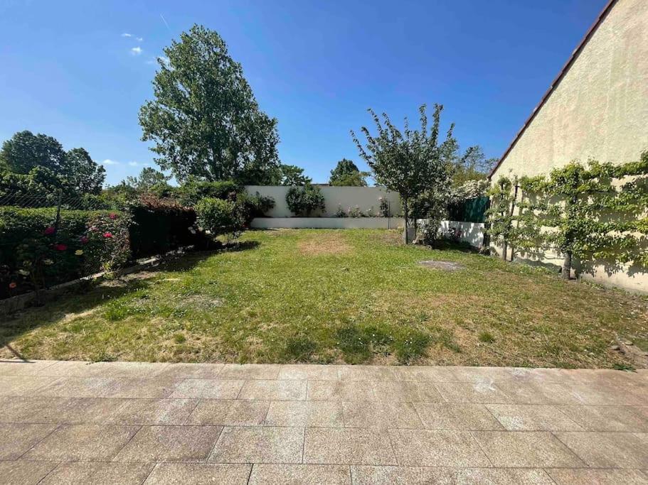 Holiday home Maison Familiale A - Paris